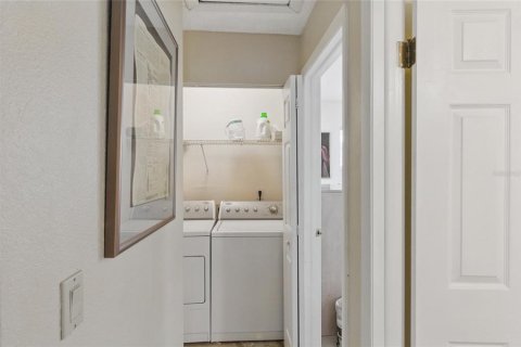 Condo in Sarasota, Florida, 2 bedrooms  № 1387426 - photo 18