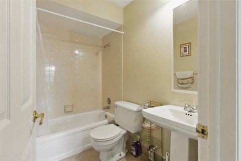 Condo in Sarasota, Florida, 2 bedrooms  № 1387426 - photo 16