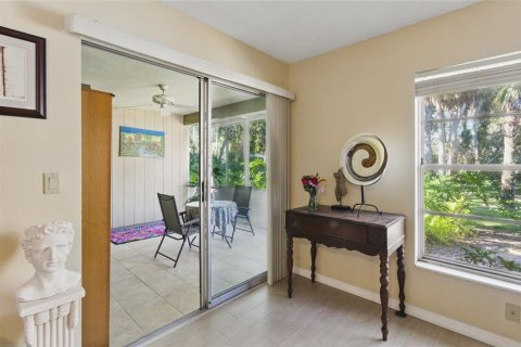 Condo in Sarasota, Florida, 2 bedrooms  № 1387426 - photo 11