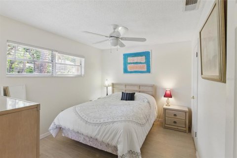 Condo in Sarasota, Florida, 2 bedrooms  № 1387426 - photo 17