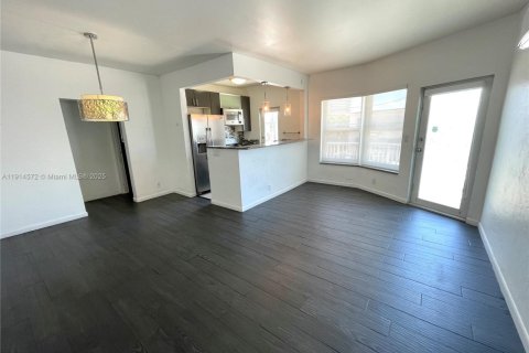 Снять в аренду кондоминиум в Майами-Бич, Флорида 1 спальня, 52.21м2, № 1972093 - фото 3