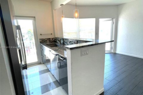 Снять в аренду кондоминиум в Майами-Бич, Флорида 1 спальня, 52.21м2, № 1972093 - фото 2