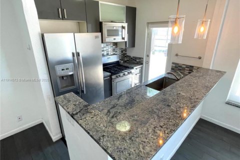 Снять в аренду кондоминиум в Майами-Бич, Флорида 1 спальня, 52.21м2, № 1972093 - фото 1
