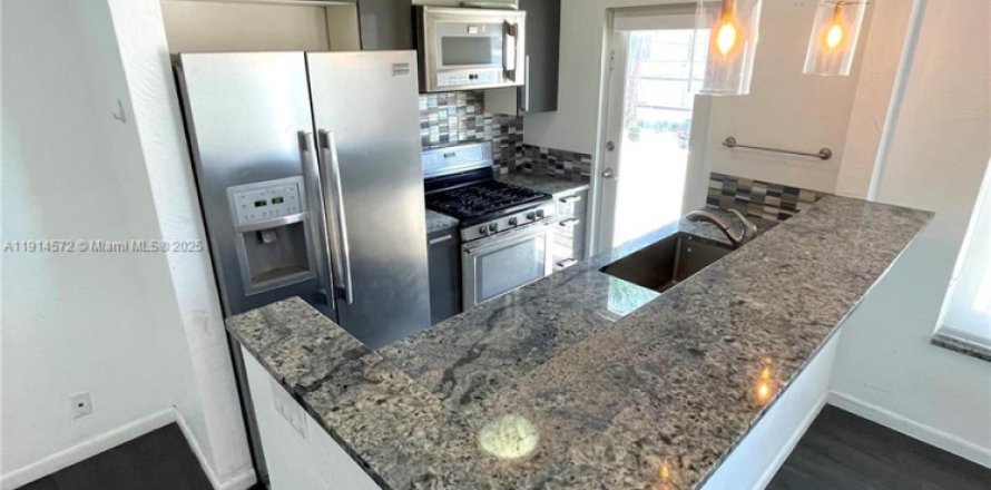 Кондоминиум с 1 спальней в Майами-Бич, Флорида № 1972093