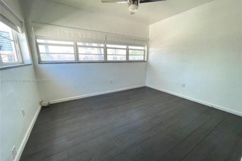 Снять в аренду кондоминиум в Майами-Бич, Флорида 1 спальня, 52.21м2, № 1972093 - фото 7