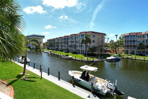 Condo in Sarasota, Florida, 2 bedrooms  № 1805265 - photo 13