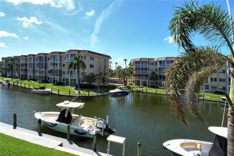 Condo in Sarasota, Florida, 2 bedrooms  № 1805265 - photo 12