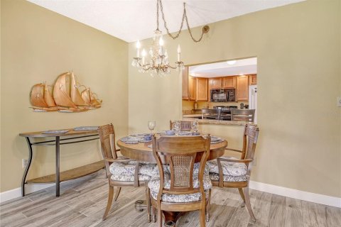 Condo in Sarasota, Florida, 2 bedrooms  № 1805265 - photo 17