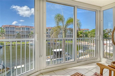 Condo in Sarasota, Florida, 2 bedrooms  № 1805265 - photo 9