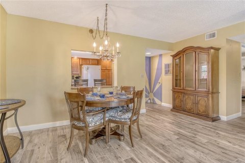 Condo in Sarasota, Florida, 2 bedrooms  № 1805265 - photo 16