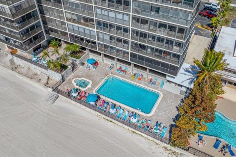 Купить кондоминиум в Мадейра - Бич, Флорида 3 комнаты, 102.19м2, № 2095510 - фото 2
