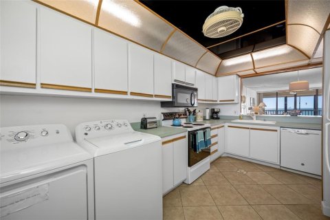 Купить кондоминиум в Мадейра - Бич, Флорида 3 комнаты, 102.19м2, № 2095510 - фото 13