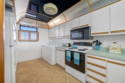 Купить кондоминиум в Мадейра - Бич, Флорида 3 комнаты, 102.19м2, № 2095510 - фото 12