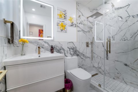 House in Miami, Florida 3 bedrooms, 140.65 sq.m. № 1956839 - photo 9