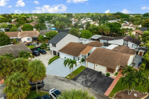 House in Miami, Florida 3 bedrooms, 140.65 sq.m. № 1956839 - photo 30