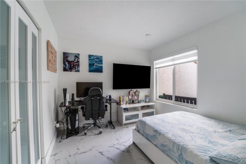 House in Miami, Florida 3 bedrooms, 140.65 sq.m. № 1956839 - photo 16