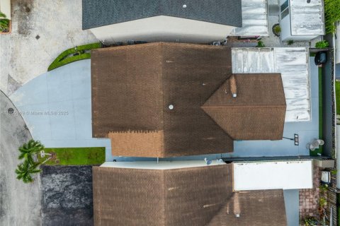 House in Miami, Florida 3 bedrooms, 140.65 sq.m. № 1956839 - photo 28