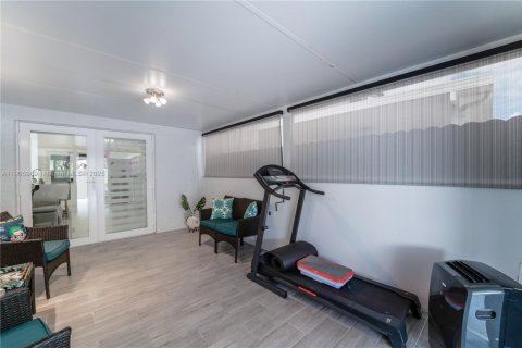 House in Miami, Florida 3 bedrooms, 140.65 sq.m. № 1956839 - photo 19