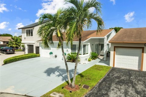 House in Miami, Florida 3 bedrooms, 140.65 sq.m. № 1956839 - photo 4