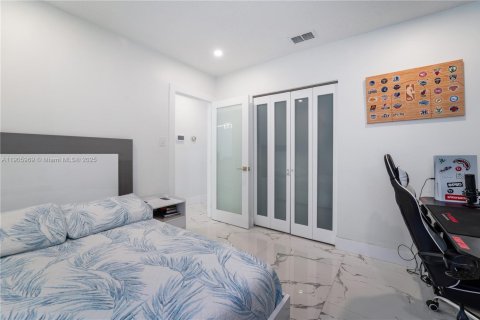 House in Miami, Florida 3 bedrooms, 140.65 sq.m. № 1956839 - photo 14