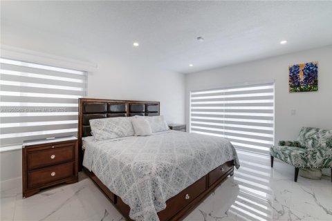 House in Miami, Florida 3 bedrooms, 140.65 sq.m. № 1956839 - photo 11