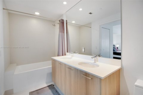 Купить кондоминиум в Майами, Флорида 1 спальня, 69.31м2, № 1940565 - фото 9
