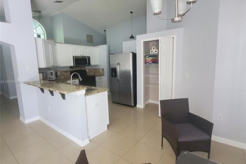 Casa en alquiler en Kissimmee, Florida, 3 dormitorios, 137.5 m2 № 2012104 - foto 4