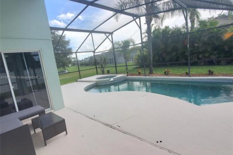 Casa en alquiler en Kissimmee, Florida, 3 dormitorios, 137.5 m2 № 2012104 - foto 3