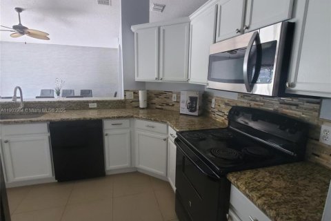 Casa en alquiler en Kissimmee, Florida, 3 dormitorios, 137.5 m2 № 2012104 - foto 5