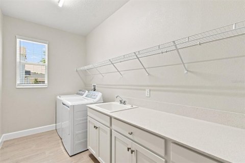 Casa en venta en Orlando, Florida, 4 dormitorios, 420.85 m2 № 2234771 - foto 30