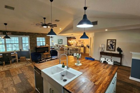 Villa ou maison à louer à Fruitland Park, Floride: 3 chambres, 152.92 m2 № 2388858 - photo 7