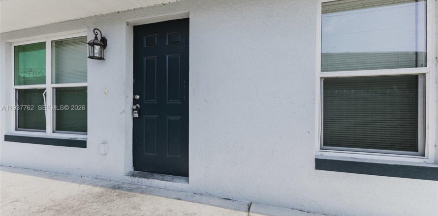 Villa ou maison à Fort Myers, Floride 6 chambres, 108.7 m2 № 2002296