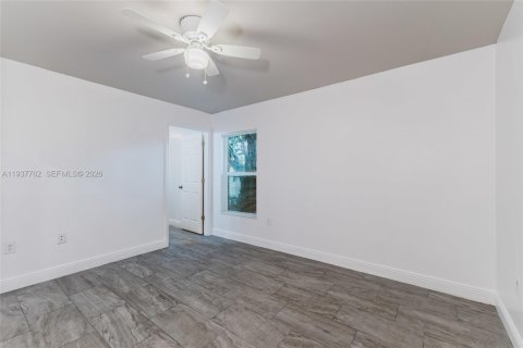 Villa ou maison à vendre à Fort Myers, Floride: 6 chambres, 108.7 m2 № 2002296 - photo 19