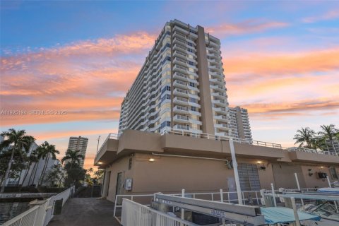 Купить кондоминиум в Халландейл-Бич, Флорида 50.63м2, № 1984235 - фото 29