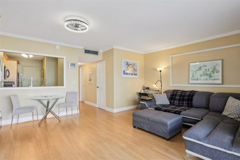 Купить кондоминиум в Халландейл-Бич, Флорида 50.63м2, № 1984235 - фото 9