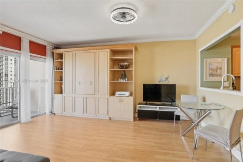 Купить кондоминиум в Халландейл-Бич, Флорида 50.63м2, № 1984235 - фото 14