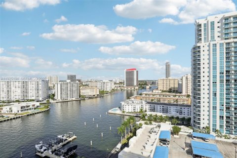 Купить кондоминиум в Халландейл-Бич, Флорида 50.63м2, № 1984235 - фото 27