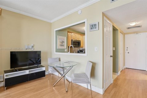 Купить кондоминиум в Халландейл-Бич, Флорида 50.63м2, № 1984235 - фото 12