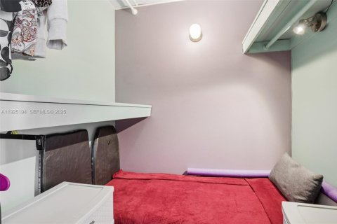 Купить кондоминиум в Халландейл-Бич, Флорида 50.63м2, № 1984235 - фото 19