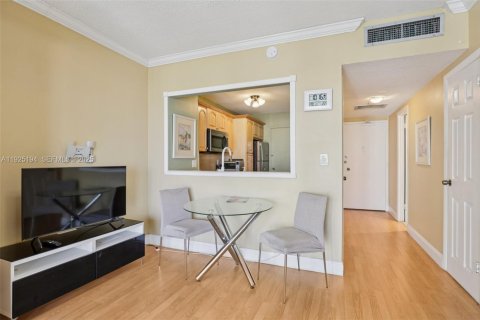 Купить кондоминиум в Халландейл-Бич, Флорида 50.63м2, № 1984235 - фото 13