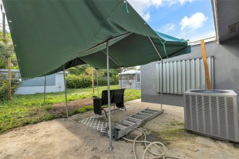 House in Fort Lauderdale, Florida 3 bedrooms, 130.99 sq.m. № 2058354 - photo 19