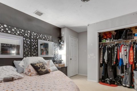 House in Fort Lauderdale, Florida 3 bedrooms, 130.99 sq.m. № 2058354 - photo 4