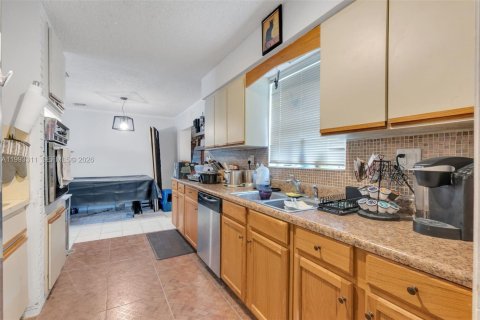 House in Fort Lauderdale, Florida 3 bedrooms, 130.99 sq.m. № 2058354 - photo 11