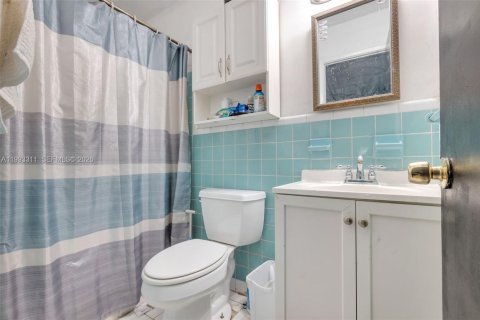 House in Fort Lauderdale, Florida 3 bedrooms, 130.99 sq.m. № 2058354 - photo 13