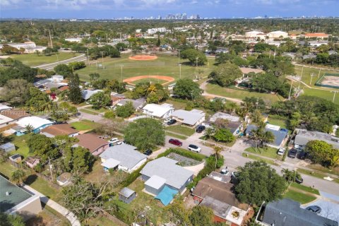 House in Fort Lauderdale, Florida 3 bedrooms, 130.99 sq.m. № 2058354 - photo 27