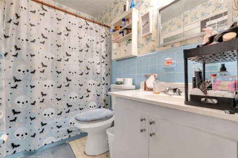 House in Fort Lauderdale, Florida 3 bedrooms, 130.99 sq.m. № 2058354 - photo 12