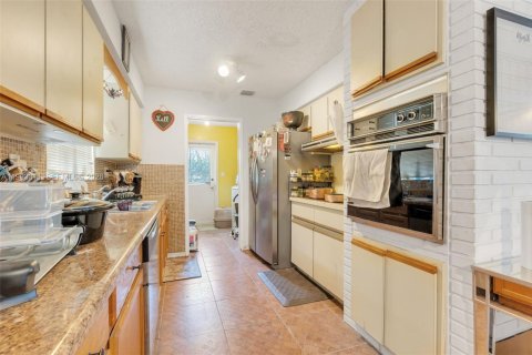 House in Fort Lauderdale, Florida 3 bedrooms, 130.99 sq.m. № 2058354 - photo 9