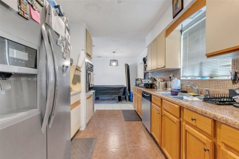 House in Fort Lauderdale, Florida 3 bedrooms, 130.99 sq.m. № 2058354 - photo 10