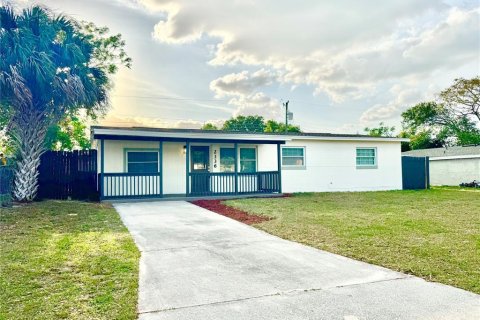 Casa en alquiler en Orlando, Florida, 3 dormitorios, 112.04 m2 № 1881383 - foto 1