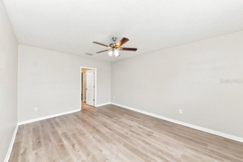 Villa ou maison à louer à Wimauma, Floride: 5 chambres, 224.36 m2 № 2416612 - photo 8
